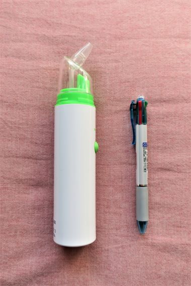 鼻水吸引機ベビースマイルとボールペンの大きさ比較画像