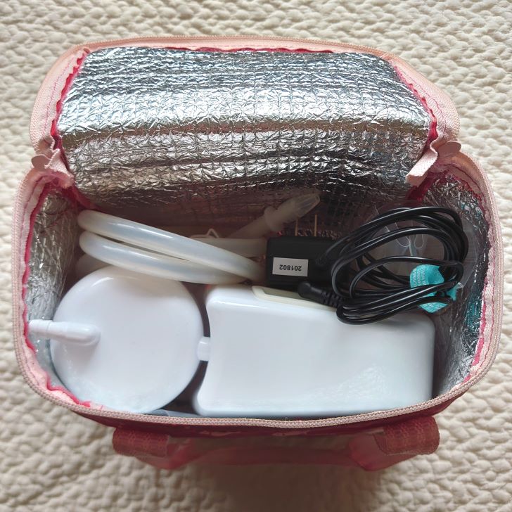 保冷バッグに収められた電動鼻水吸引機メルシーポットの画像
